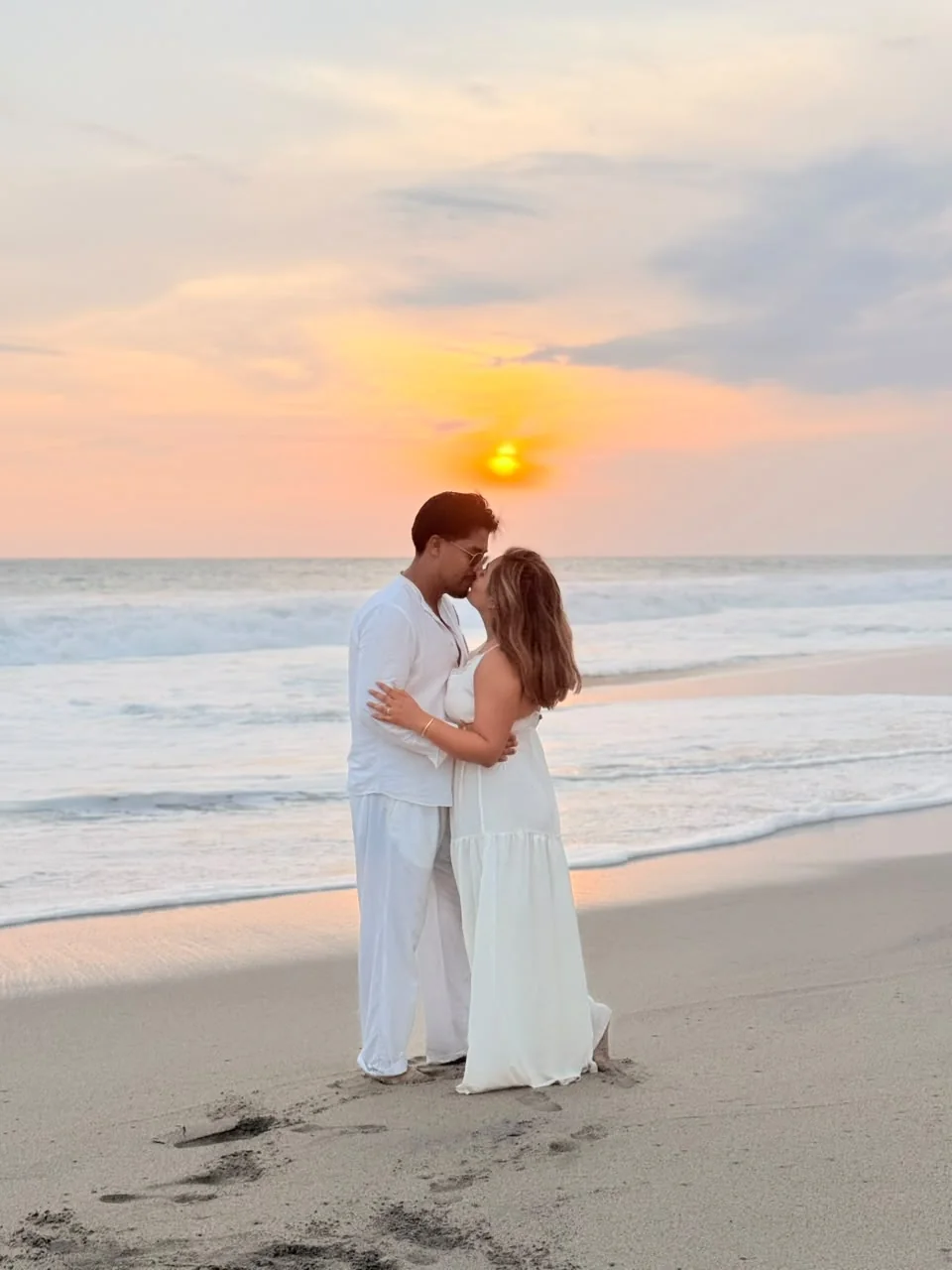 Ita y Josué juntos en la playa