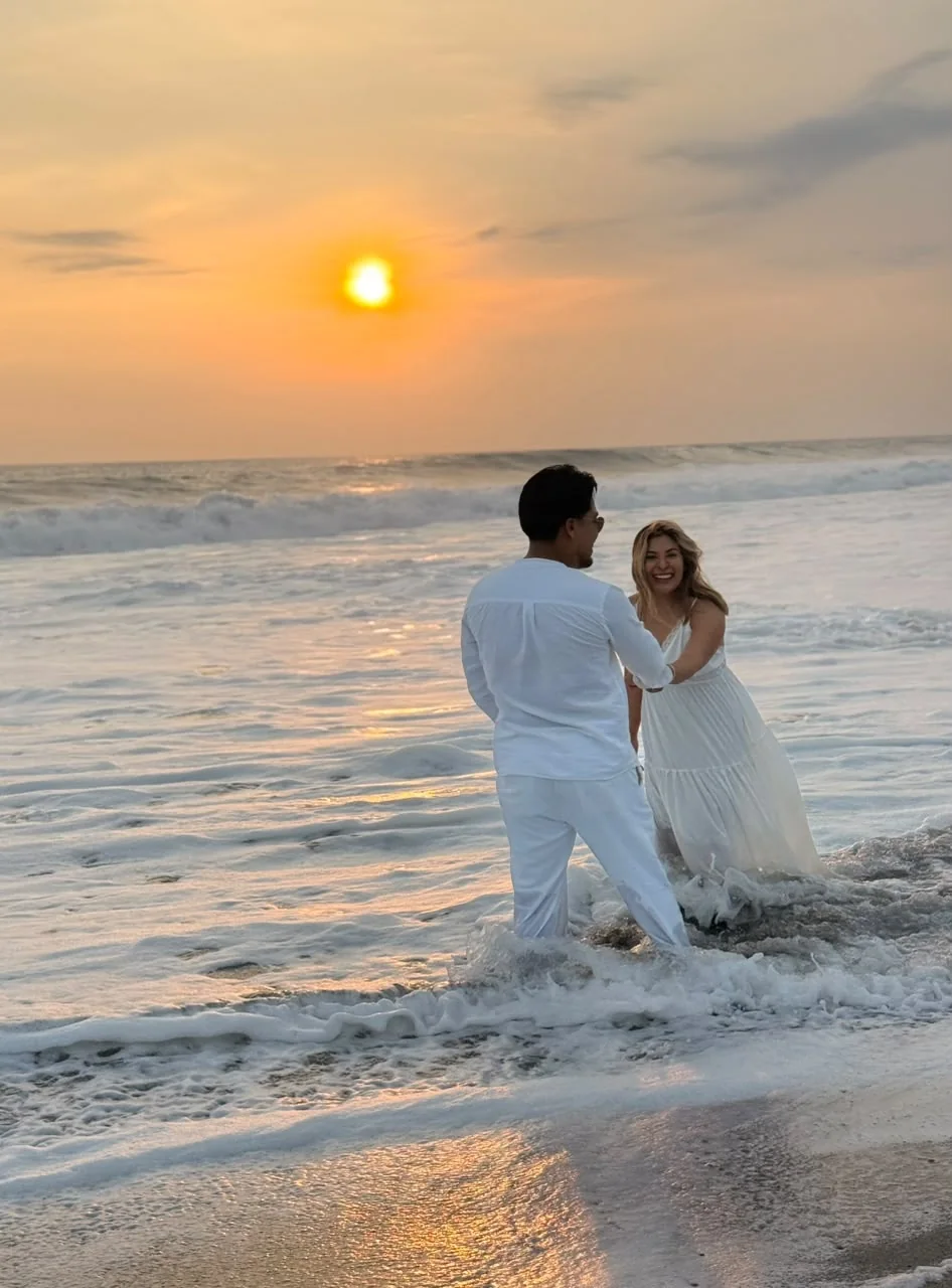 Ita y Josué en las olas
